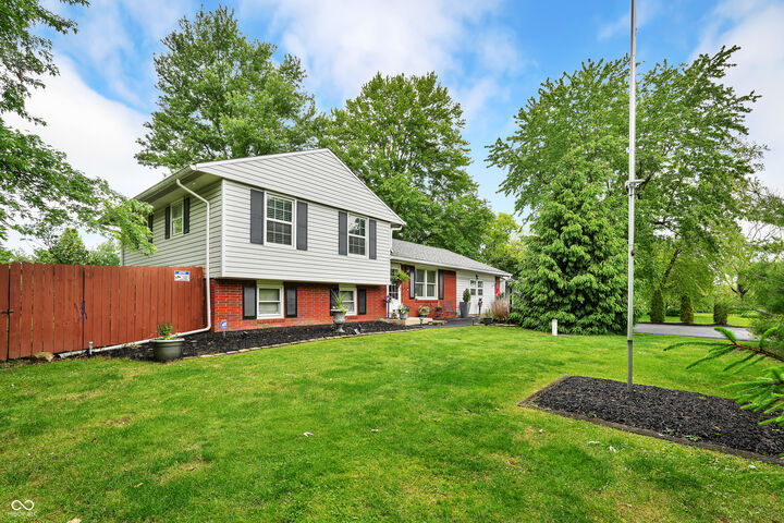 Property Photo:  1570 Apple Street  IN 46140 