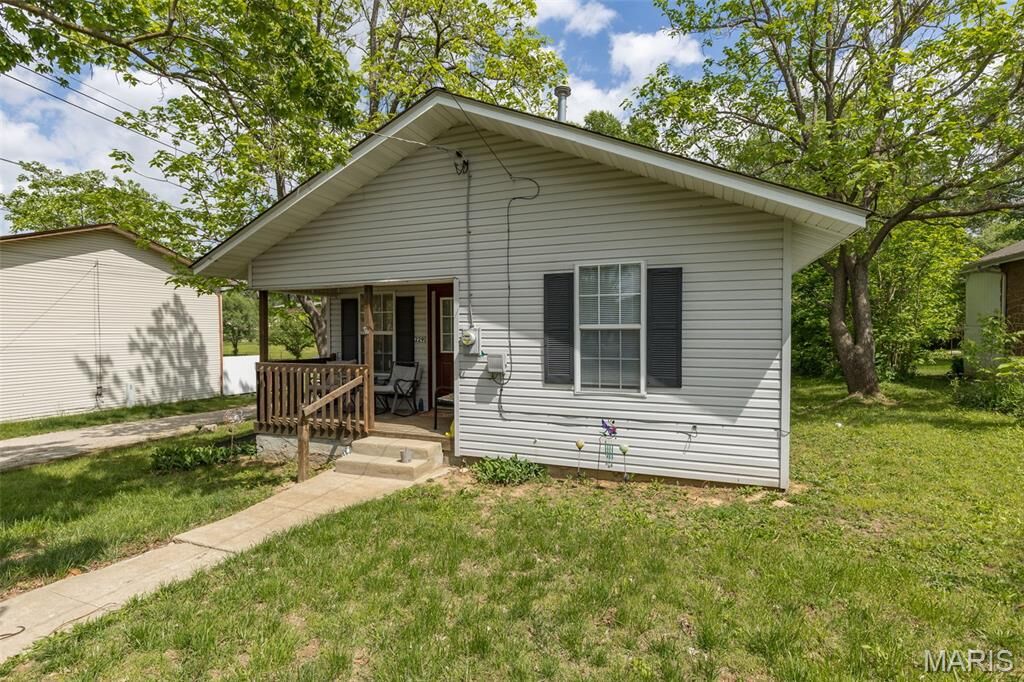 Property Photo:  229 5th Street  MO 63601 