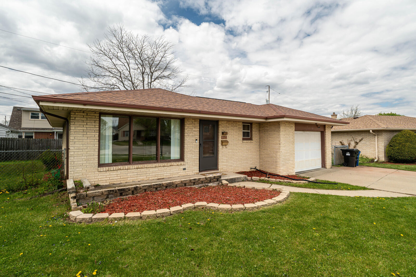 Property Photo:  2204 Savoy Cir  WI 53404 