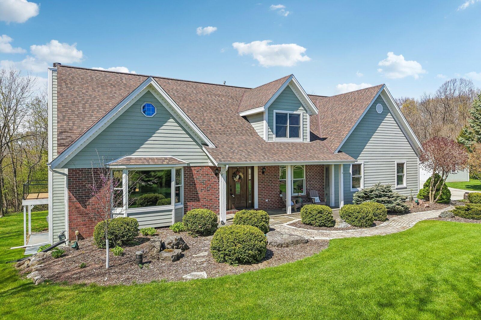 Property Photo:  933 Elmwood Way Ct  WI 53033 