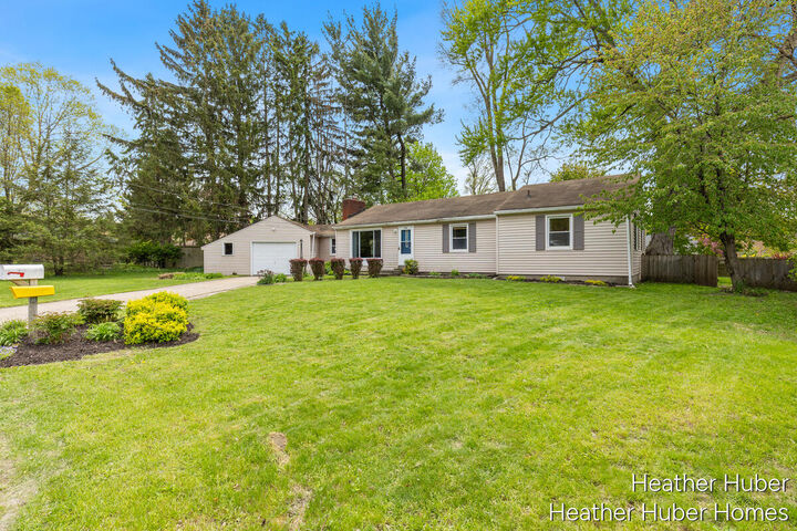 Property Photo:  914 Foster Court NE  MI 49505 