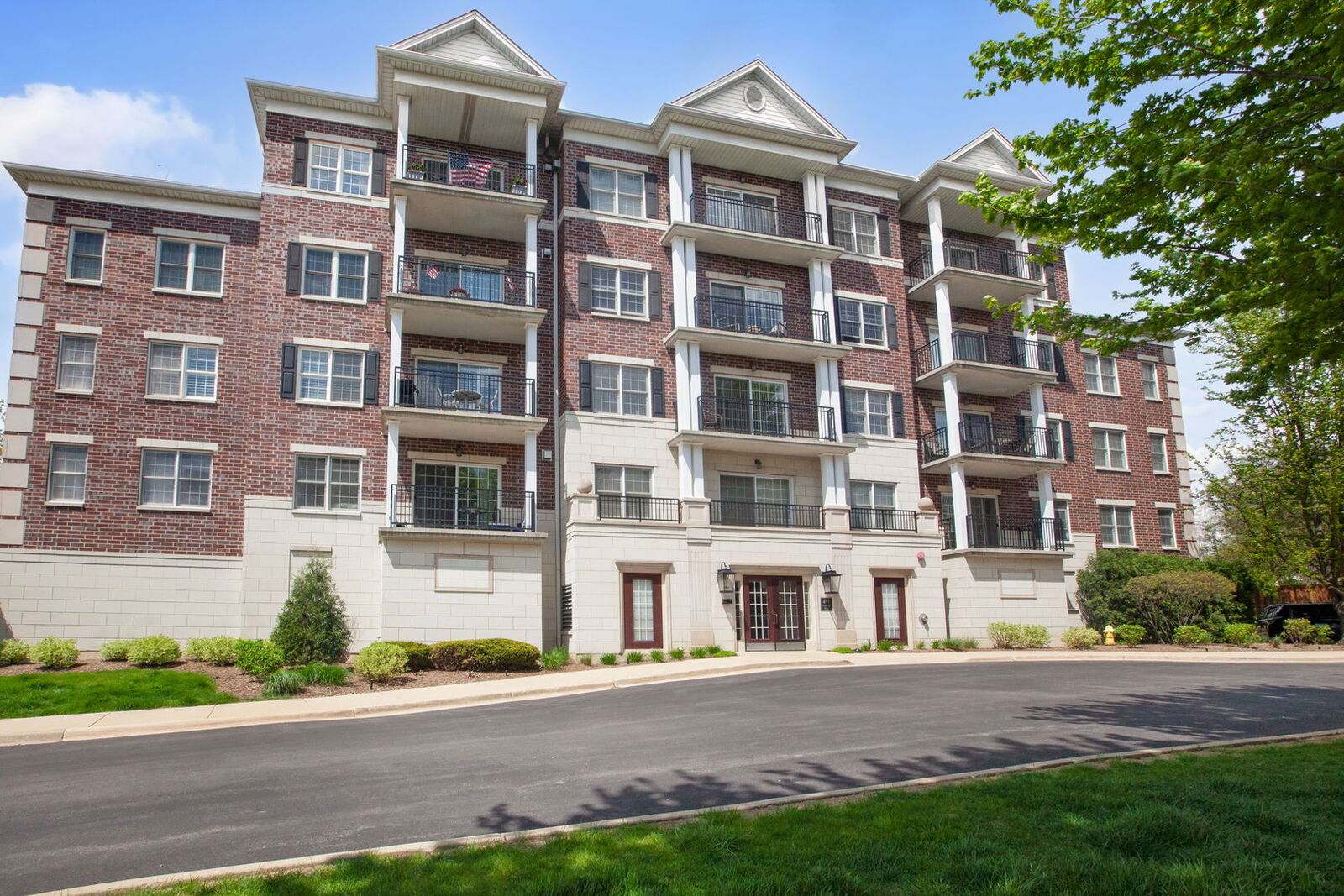 Property Photo: 446 McDaniels Circle 302 IL 60514