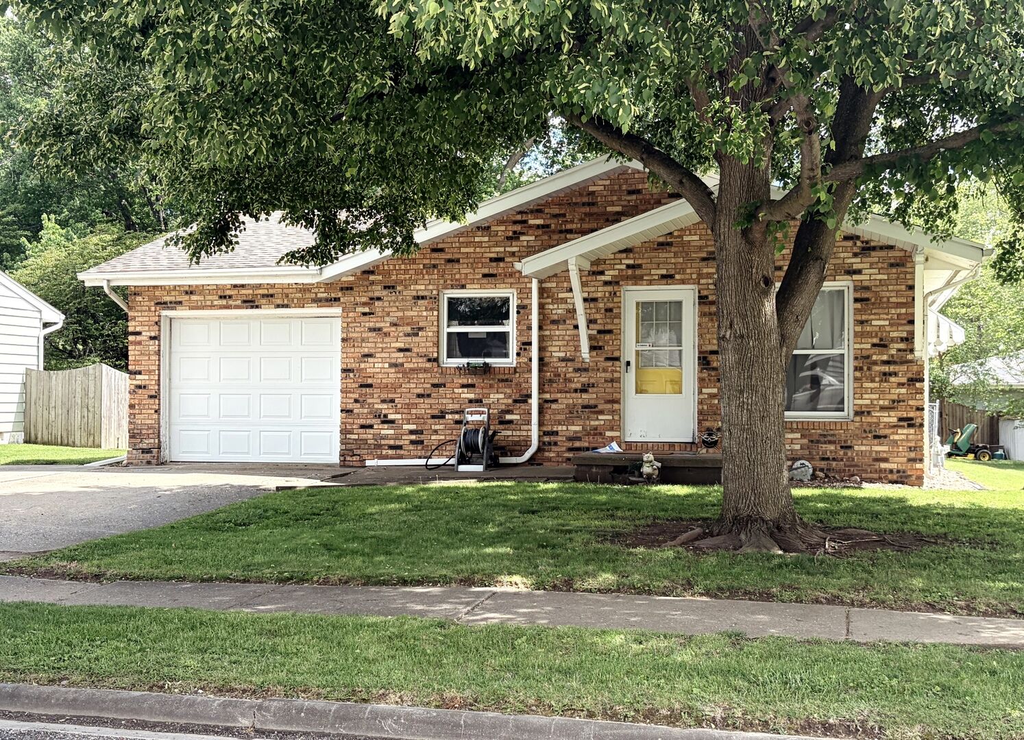 Property Photo:  6 Blair Court  IL 61727 