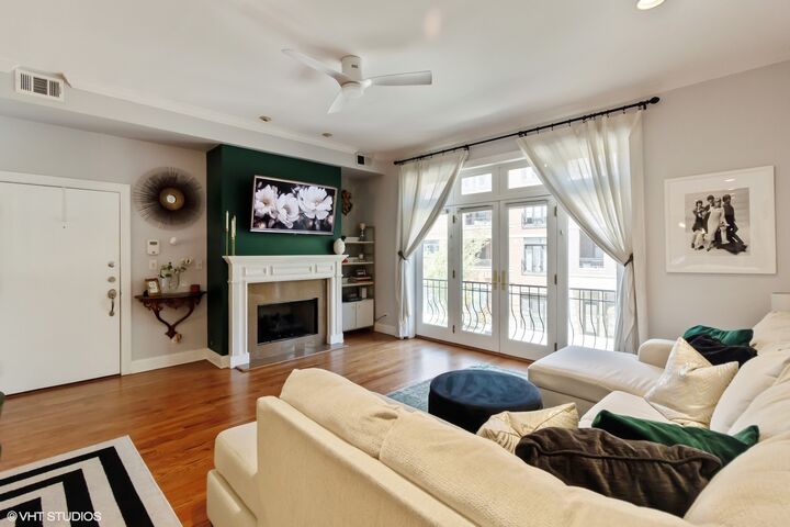 Property Photo:  2051 W Belmont Avenue 1  IL 60618 