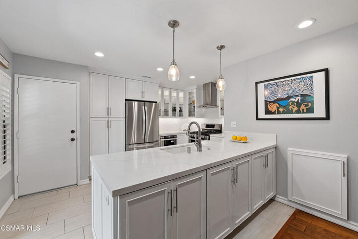 Property Photo:  728 Via Colinas  CA 91362 
