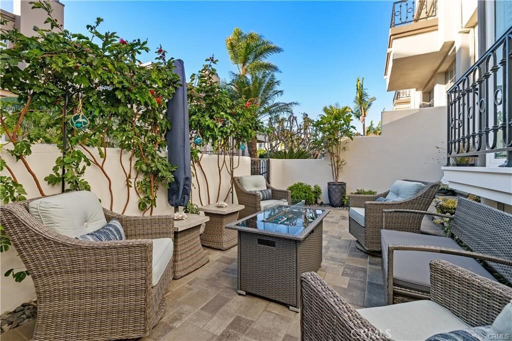 Property Photo:  19295 Wingedfoot Circle  CA 92648 