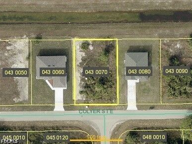 Property Photo:  843 Colyer Street E  FL 33974 