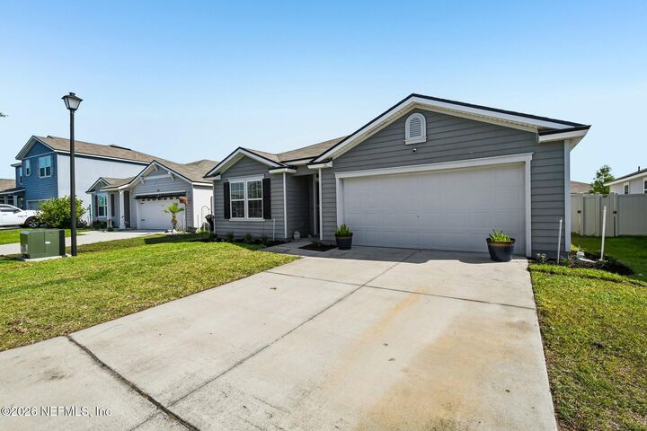 Property Photo:  2195 Willow Springs Drive  FL 32043 