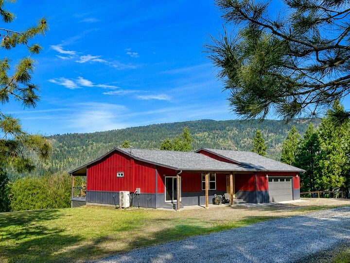 Property Photo:  1420 Sherman View Way  WA 99141 