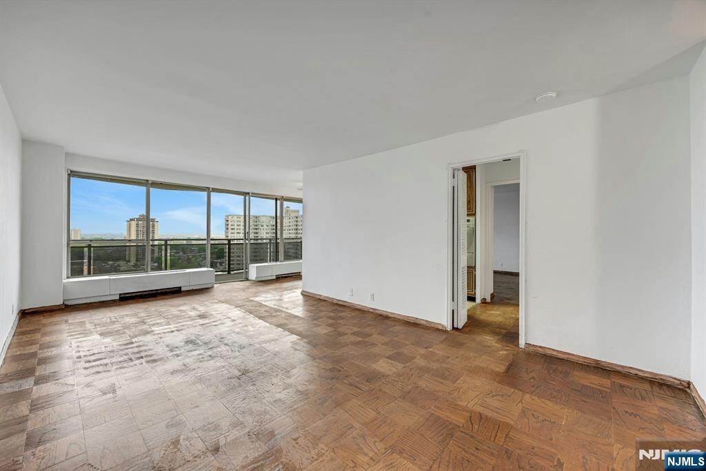 Property Photo:  2077 Center Avenue 20C  NJ 07024 