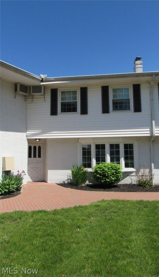 Property Photo:  7 Meadowlawn Drive 19  OH 44060 