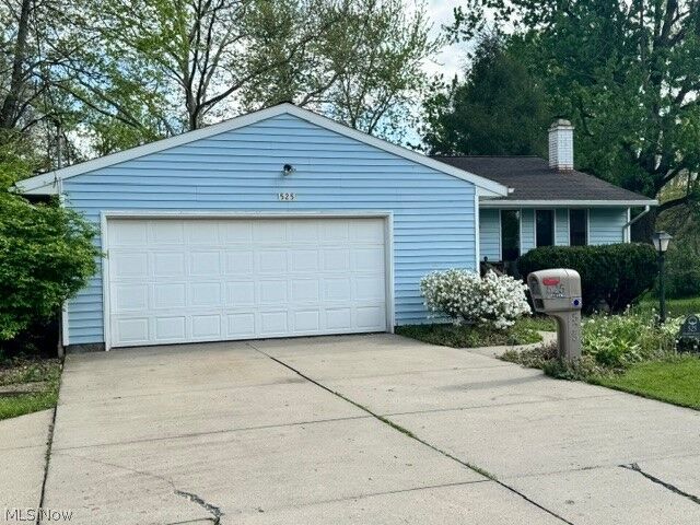 Property Photo:  525 Champion Avenue W  OH 44483 