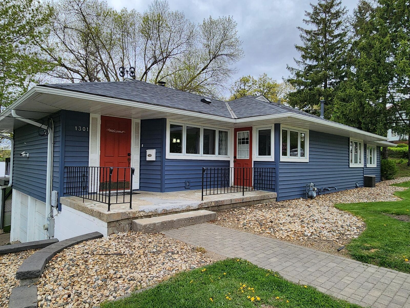 Property Photo:  1301 Circle Avenue  MN 56007 