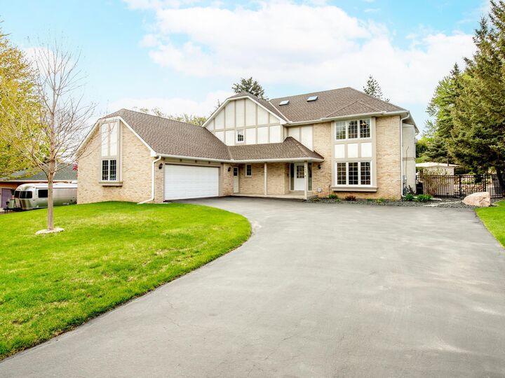 Property Photo:  1009 Stratford Road  MN 55118 
