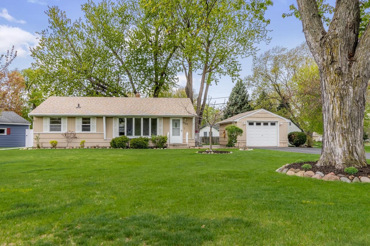 Property Photo:  3707 Howard Avenue  MN 55110 