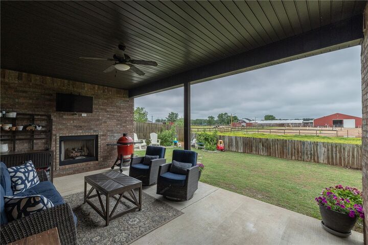 Property Photo:  1151 Hope Street  AR 72719 