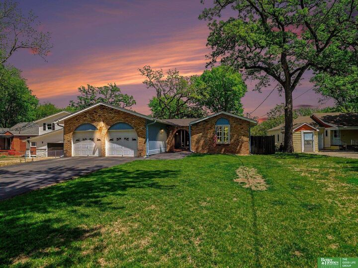 Property Photo:  515 Bellevue Boulevard  NE 68005 