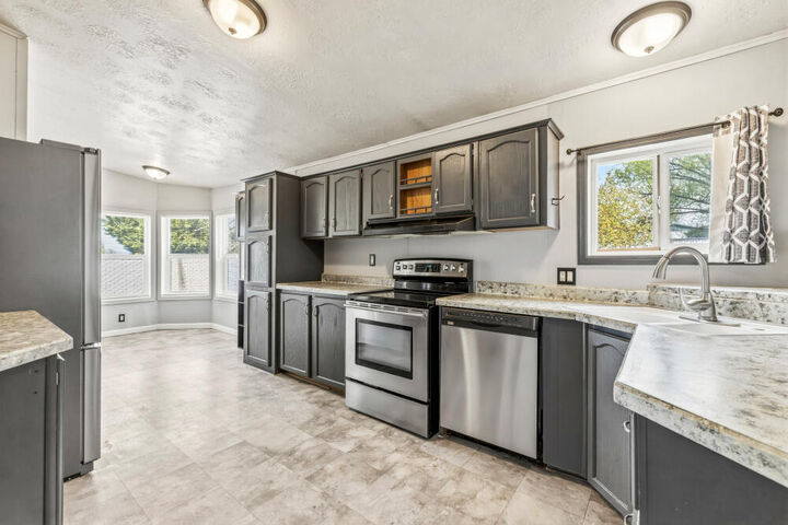 Property Photo:  4445 Southside  OR 97603 