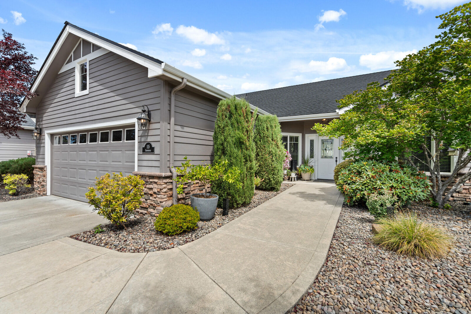 Property Photo:  115 Sandridge Way  OR 97524 