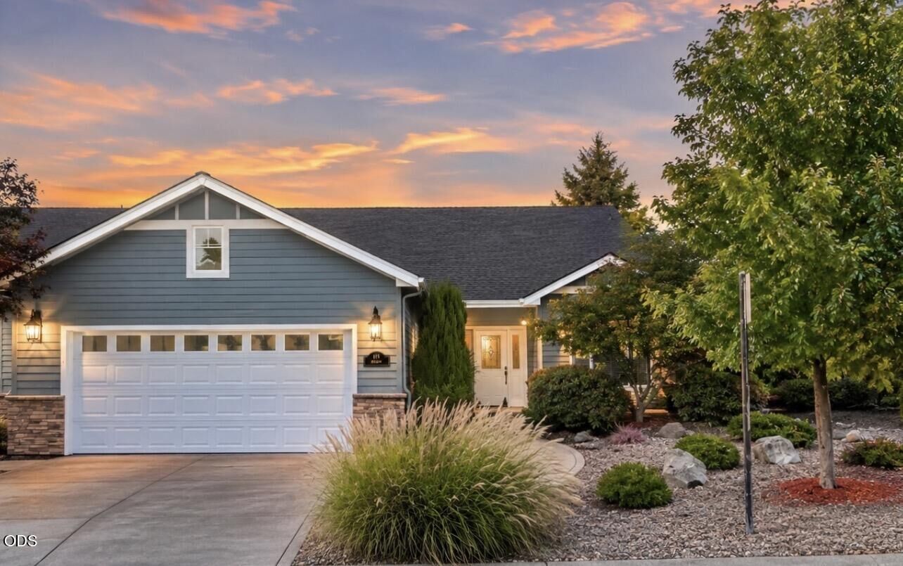 Property Photo: 115 Sandridge Way OR 97524