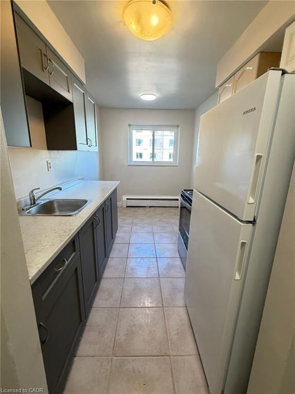 Photo de la propriété:  449 Hazel Street 7  ON N2L 3P7 