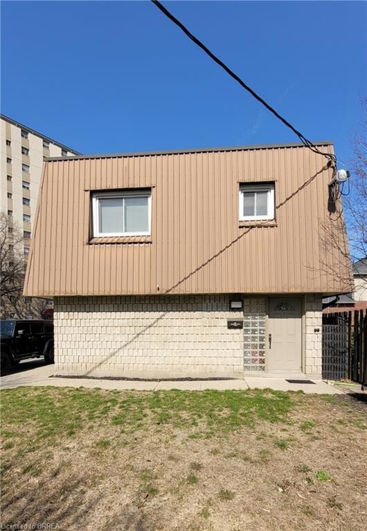 Property Photo:  325 Fairview Drive 3  ON N3R 2X3 