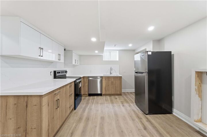 Property Photo:  124 McElroy Road E 3  ON L9A 1Y9 
