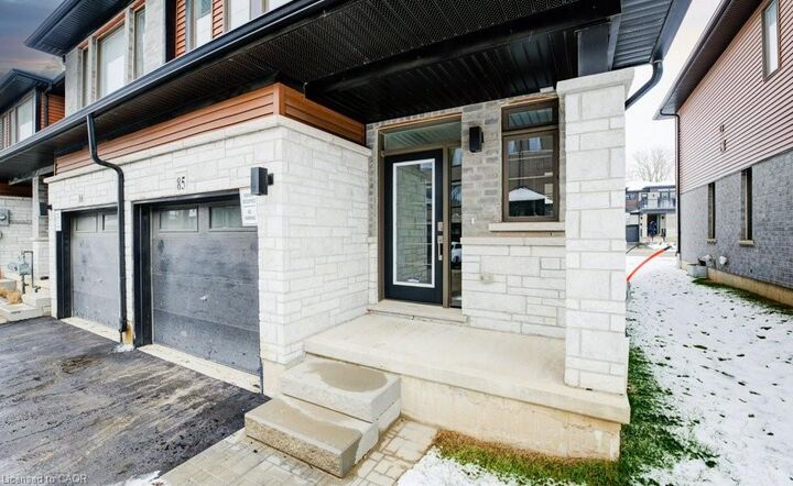 Property Photo:  120 Court Drive 85  ON N3L 0N2 