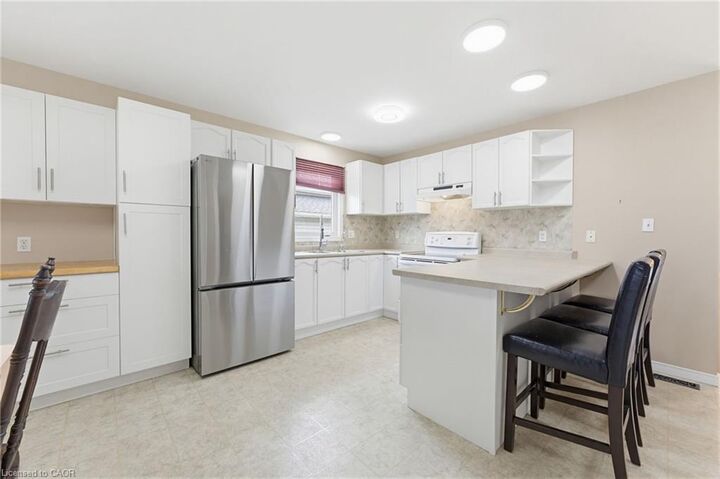 Property Photo:  17 Barnett Street W  ON N4W 3V9 