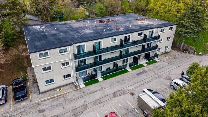Property Photo:  930 Eagle Street N 3  ON N3H 1C4 