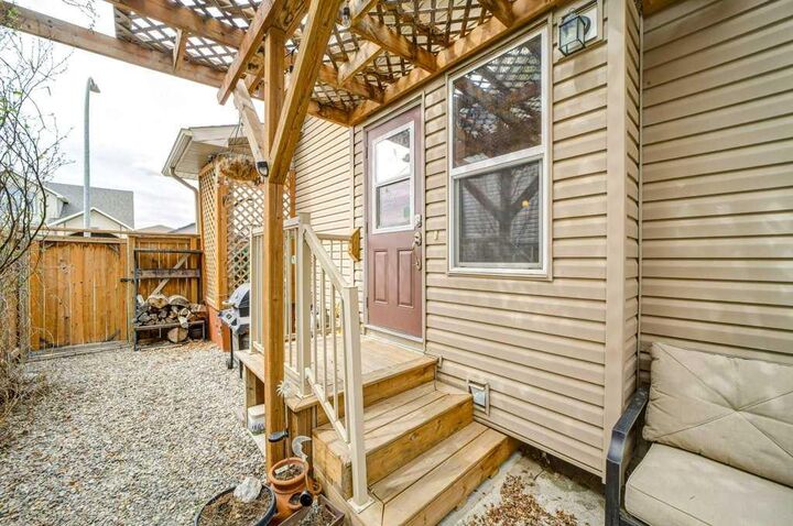 Property Photo:  121 Mt Sundance Crescent W  AB T1J 0L4 