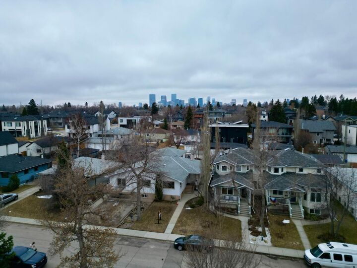 Property Photo:  719 27 Avenue NW  AB T2M 2J4 