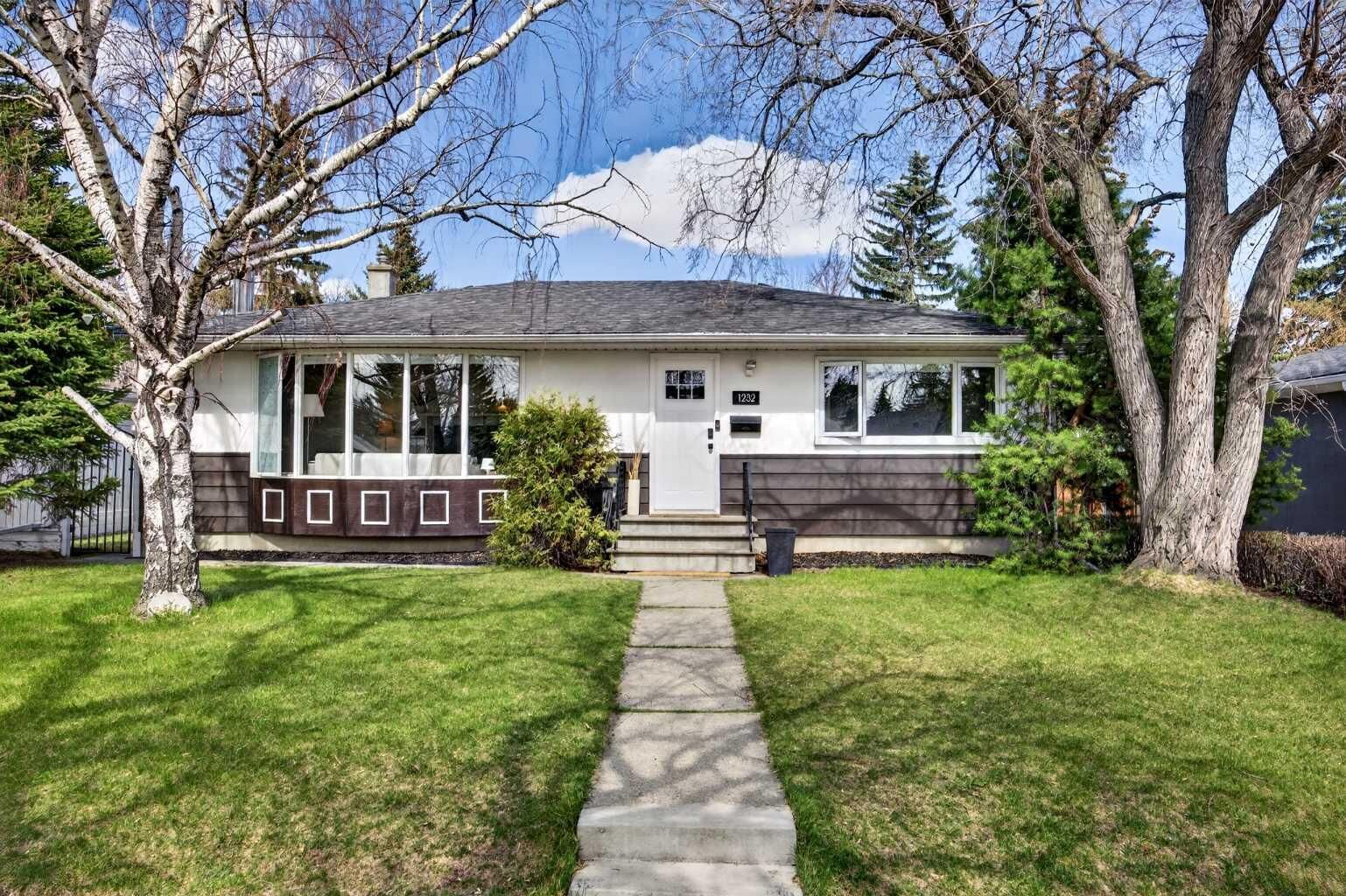 Property Photo:  1232 40 Avenue NW  AB T2K 0G4 