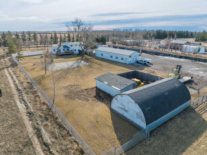 Property Photo:  235027 Range Road 284  AB T1X 0J9 