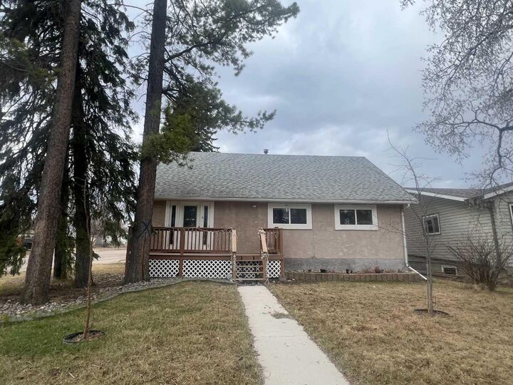 Property Photo: 4238 5 Avenue AB T7E 1A7