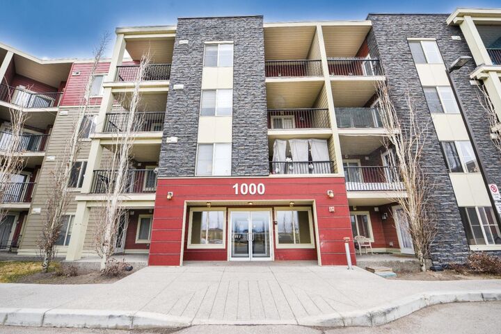 Property Photo:  5 Saddlestone Way NE 302  AB T3J 0S2 