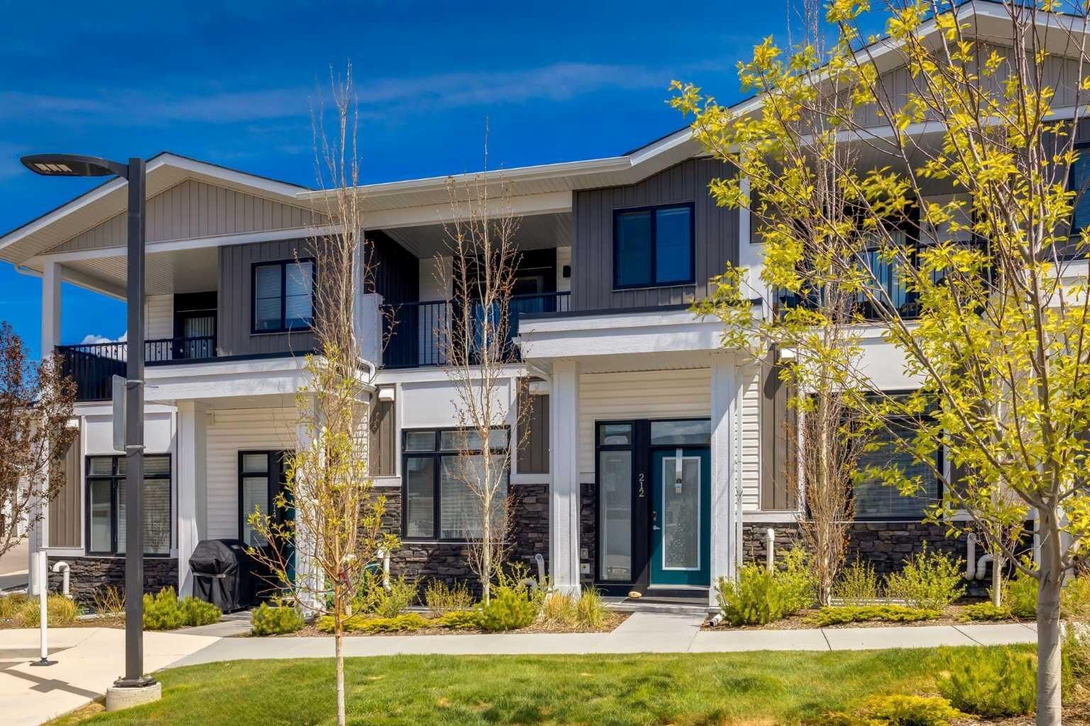 Property Photo:  212 Crestbrook Common SW  AB T3B 6L1 