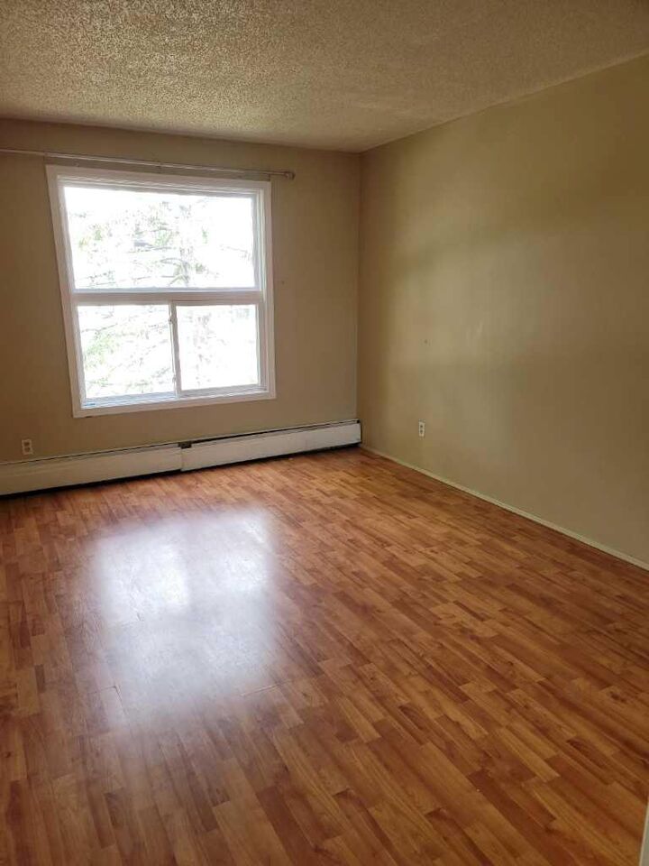 Property Photo:  1712 38 Street SE 209  AB T2A 1H1 