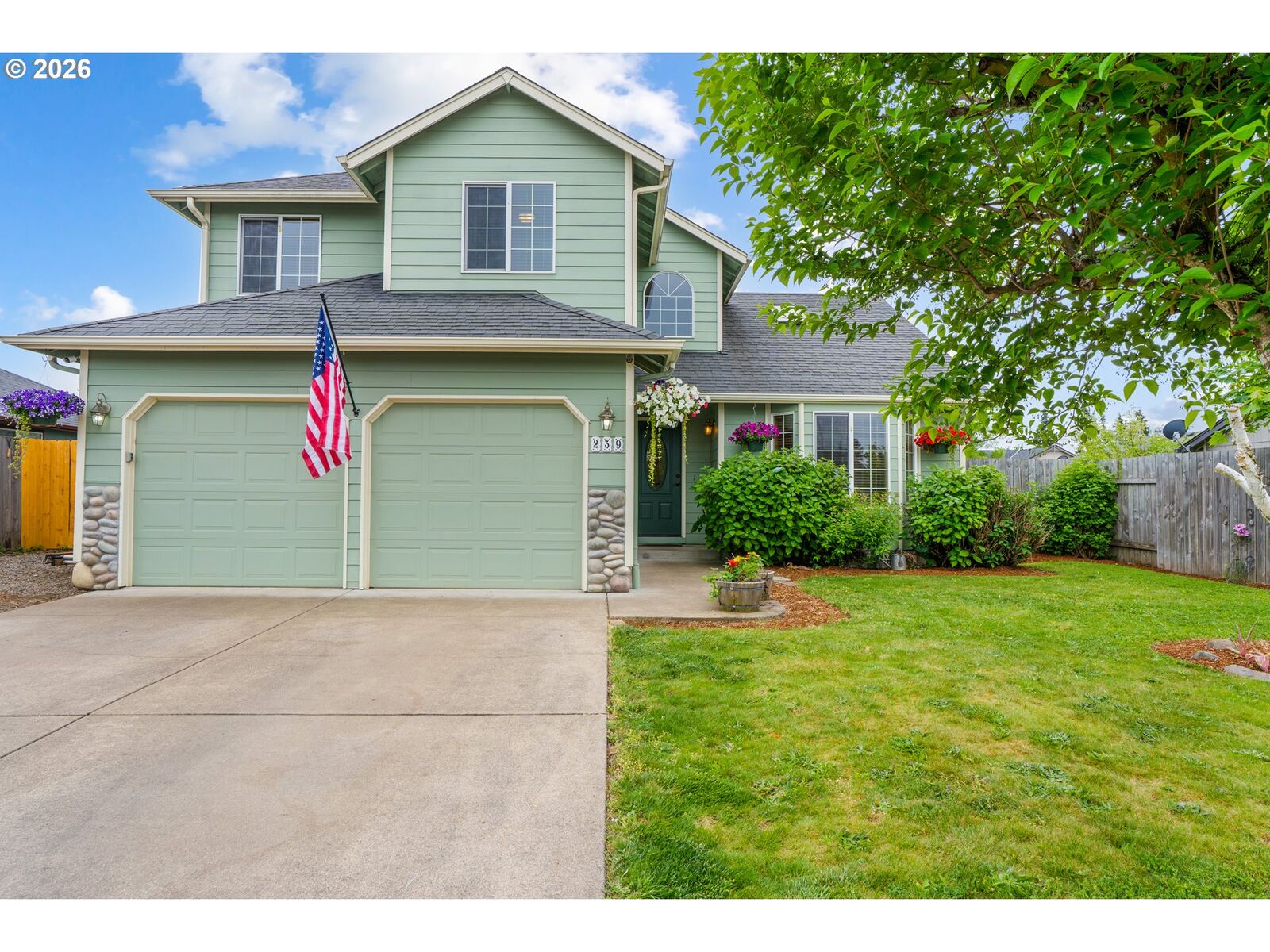 Property Photo:  239 Blue Jay Loop  OR 97426 