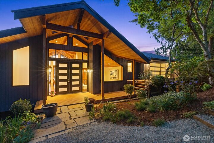 Property Photo:  5970 NE Arrowhead Drive  WA 98028 