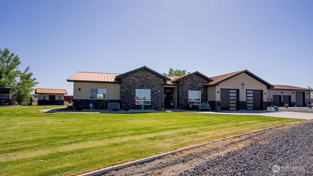Property Photo: 3962 Road F NE WA 98837