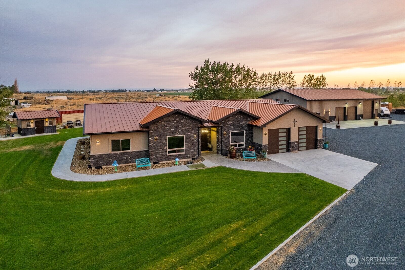 Property Photo: 3962 Road F NE WA 98837