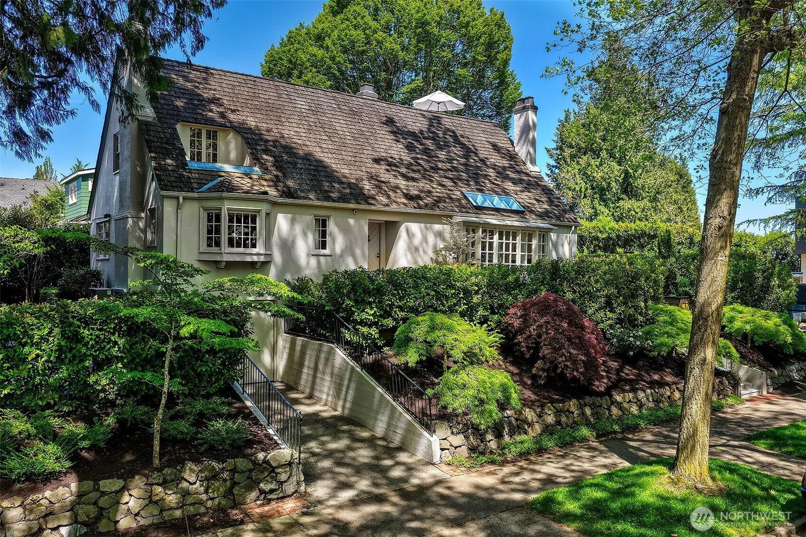 Property Photo:  3822 S Court Street  WA 98144 