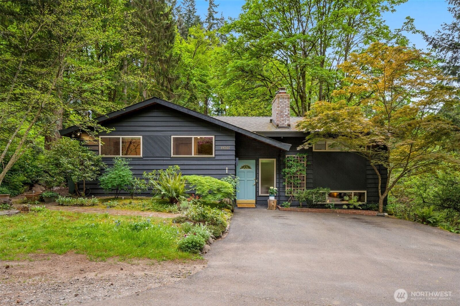 Property Photo: 19207 40th Place NE WA 98155