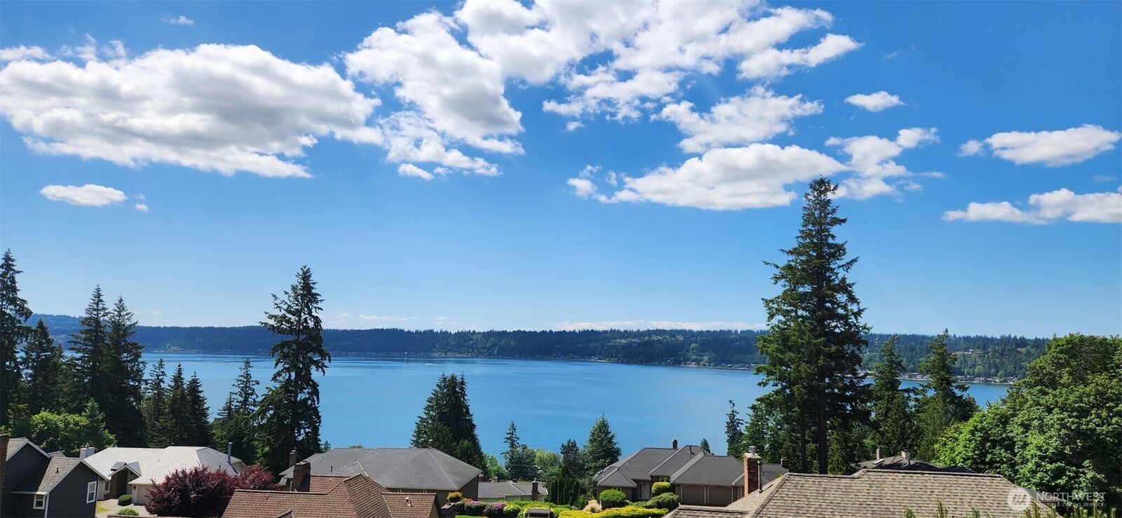 Property Photo: 535 208th Avenue NE WA 98075