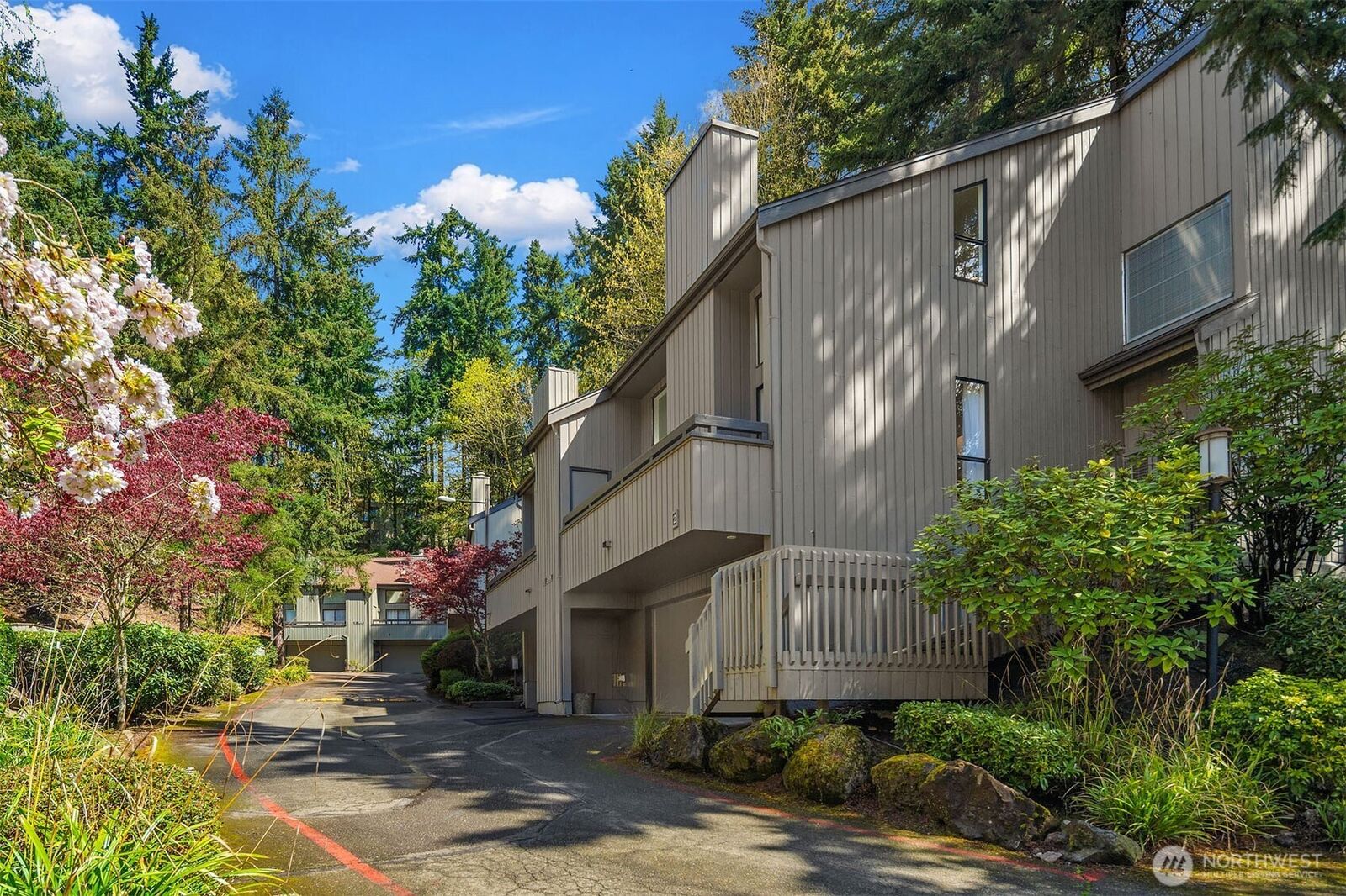 Property Photo:  3506  108th Place NE 2  WA 98004 