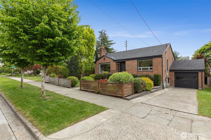 Property Photo:  551 NE 84th Street  WA 98115 