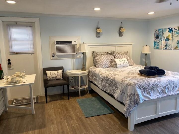 Property Photo: 1913 Thomas Street FL 33020