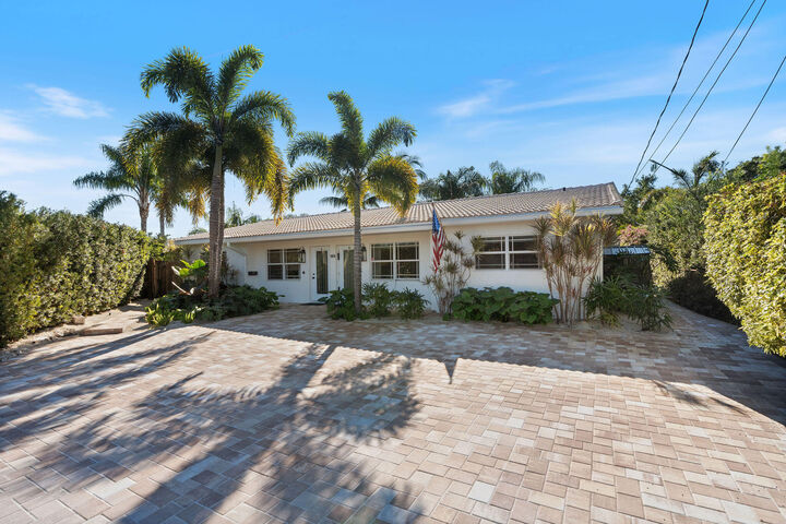 Property Photo:  1850 SE 7th Street B  FL 33060 