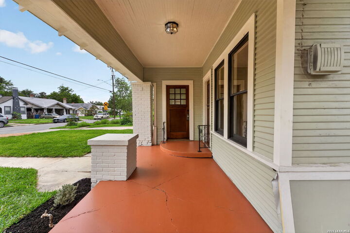 Property Photo:  619 W Kings Hwy  TX 78212 